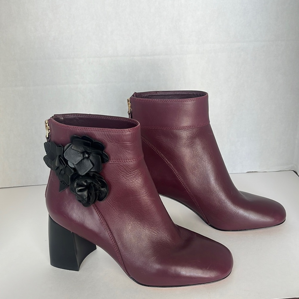 Tory Burch Ankle Leather Box.